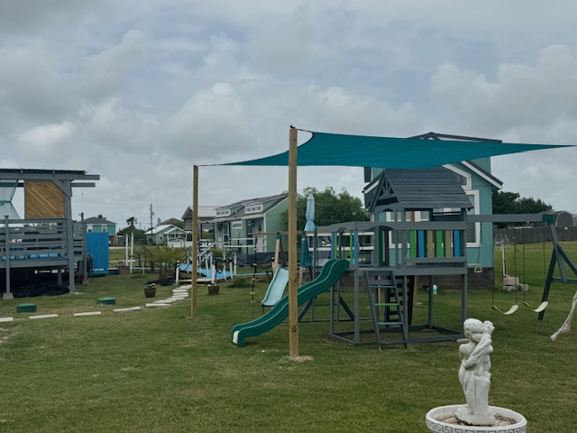 Playground / swings